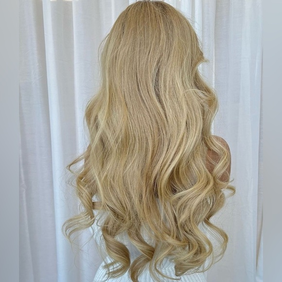 Dark blonde curled side part lacefront wig - Picture 4 of 4